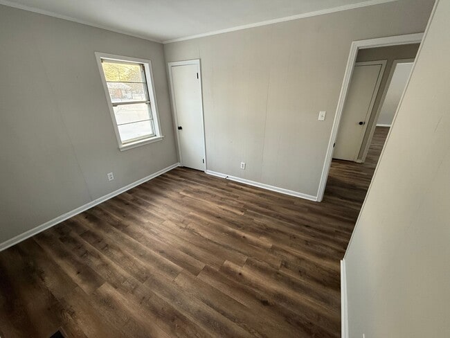 Building Photo - 210 Laurison St