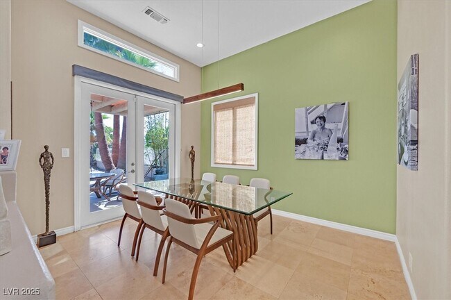 Building Photo - 8161 Round Hills Cir