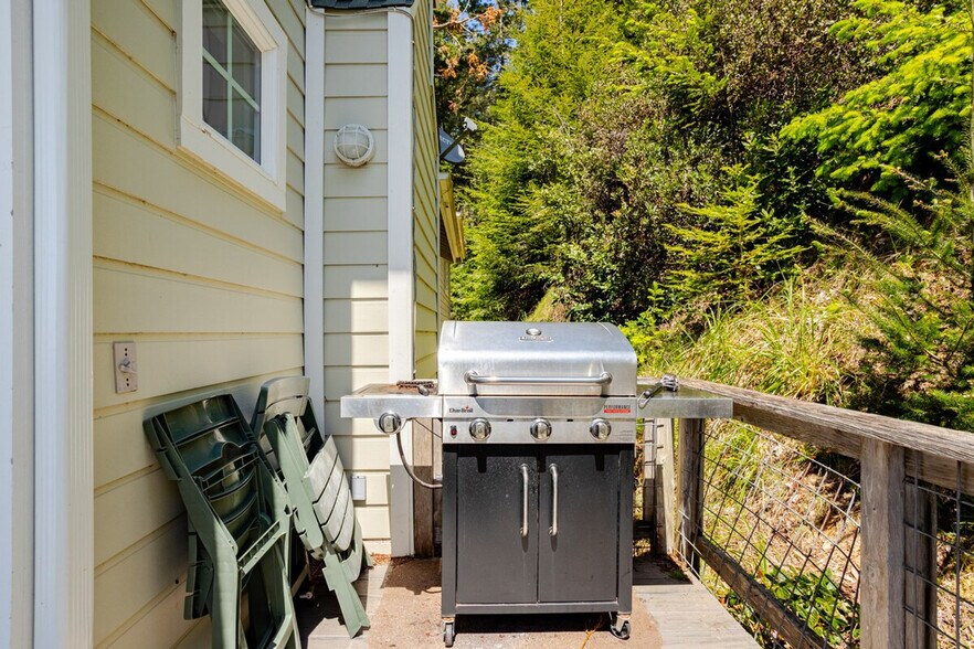 Building Photo - 22164 Umland Cir