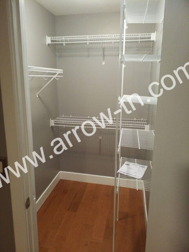 Building Photo - Great 1 bedroom, 1 bathroom condo in the h...