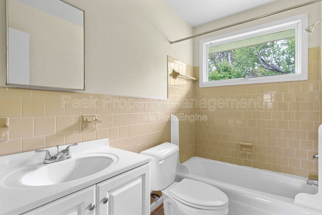 Building Photo - 4830 Kinloch Ln