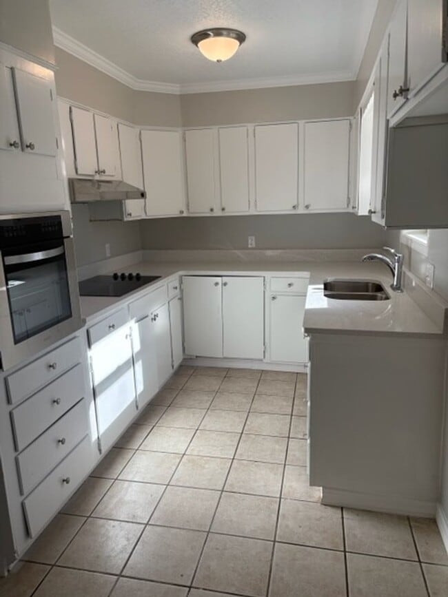 Building Photo - Renovated 3 Bedroom 1 Bath Home for Rent!!