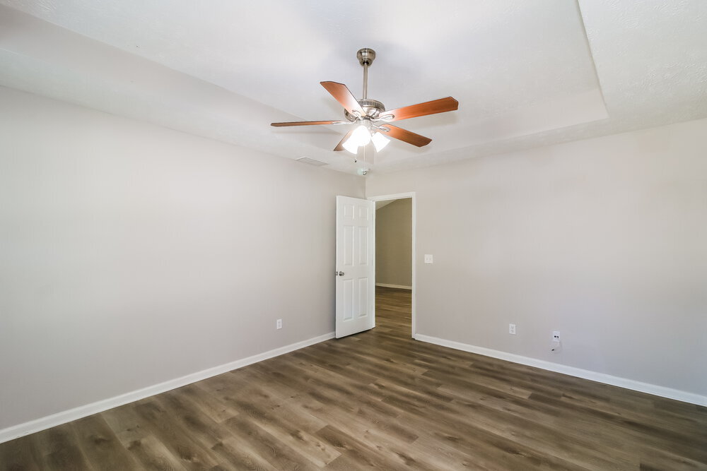 Building Photo - 1500 Logan Ln