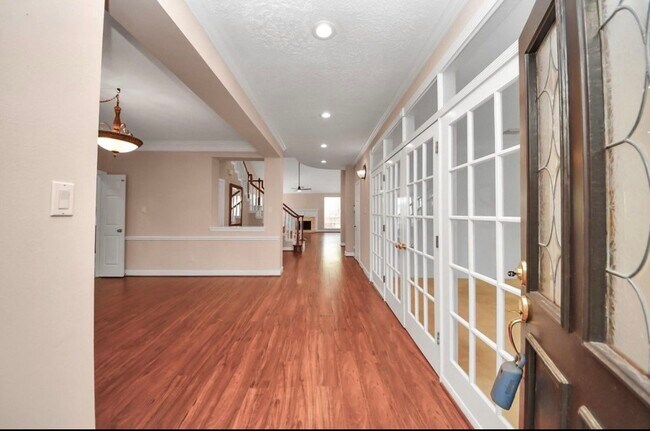 Building Photo - 1003 Clarenda Falls Dr