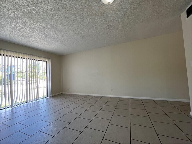 Building Photo - 7625 Tam Oshanter Blvd