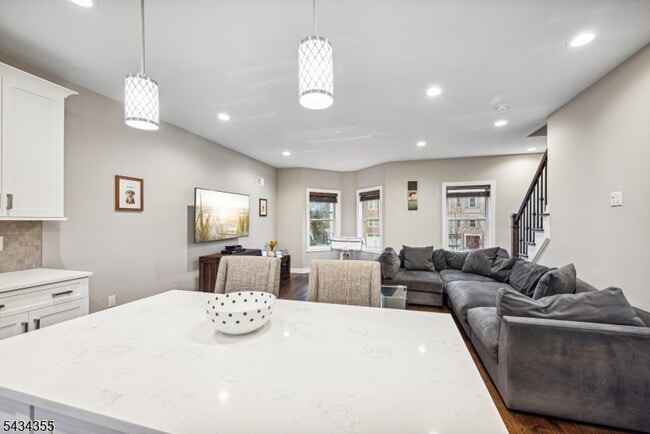 Building Photo - 25 Stonybrook Cir