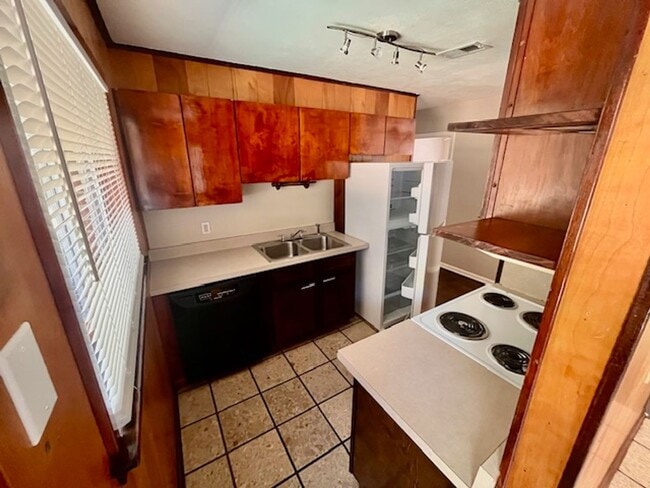 Building Photo - Gulfport 3 Bedroom