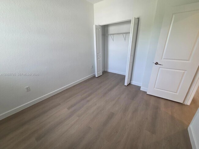 Building Photo - 1844 SE 27th Rd