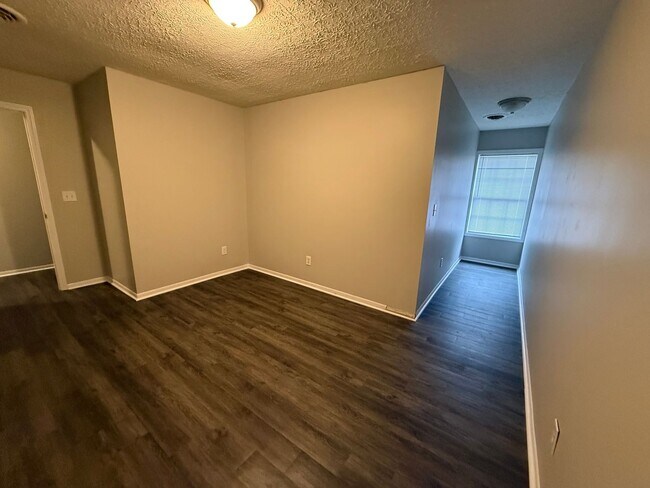 Building Photo - 413 Fairview Ave