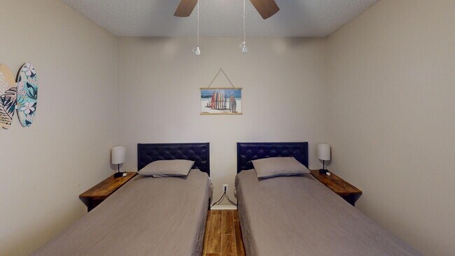 Building Photo - 3900 Baywoods Dr