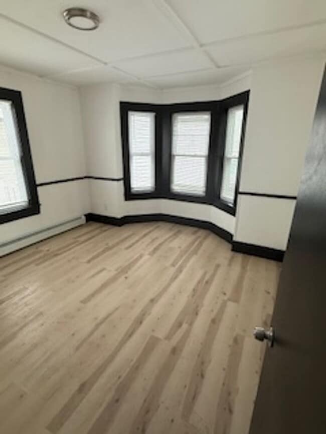 Building Photo - 18-20 Pierce St