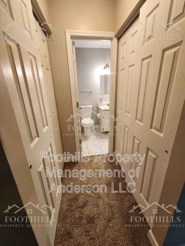 Building Photo - 613 N Pointe Creek