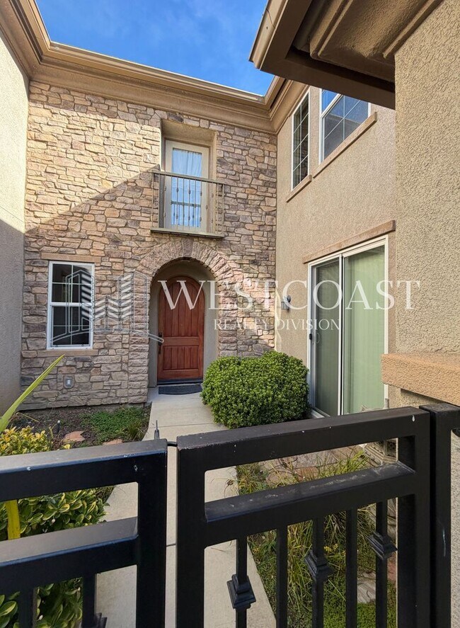 Building Photo - Spacious 5-Bedroom Luxury Home with 5.25 Baths in Temecula – Over 4,300 Sq Ft