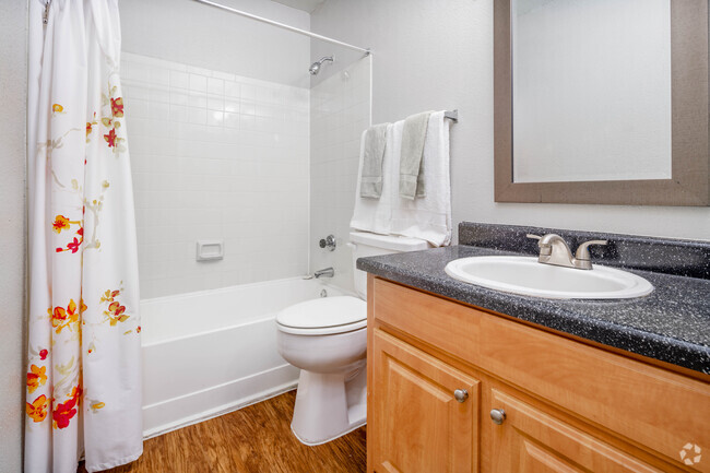 2BR, 2BA - 838SF - Bathroom 2 - Oaks of Northgate Apartment Homes