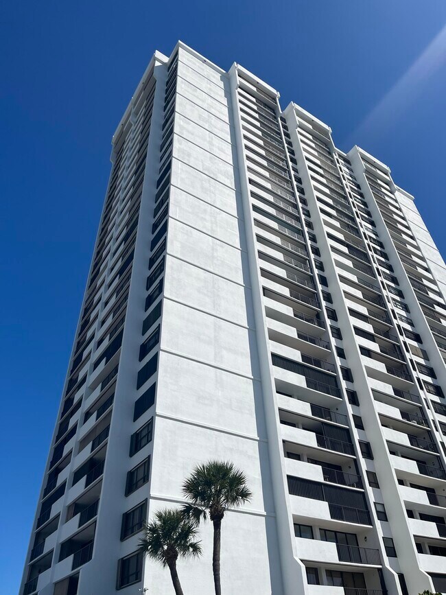 Primary Photo - 5600 N Flagler Dr