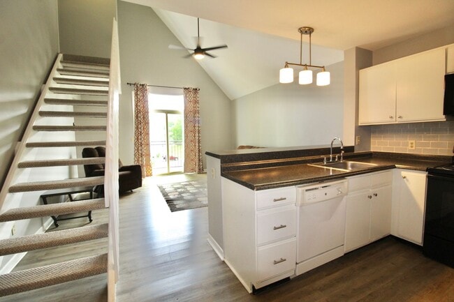 Building Photo - 1348 Hunters Rd