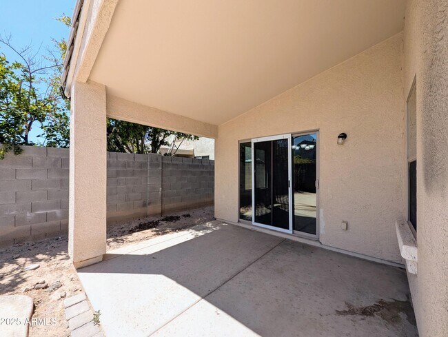 Building Photo - 13959 W Country Gables Dr