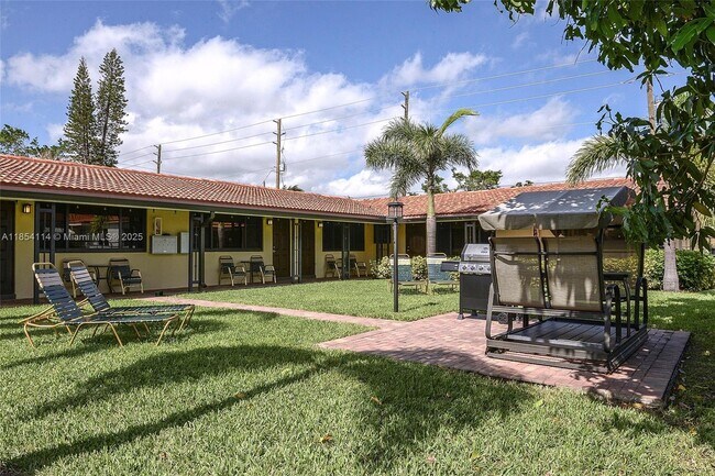 Primary Photo - 811 NE 10th St