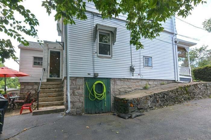 Building Photo - 17 1/2 Domenick St