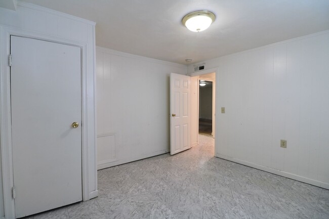 Building Photo - 207-2 McDonald Street | 1 Bed 1 Bath | 08/...