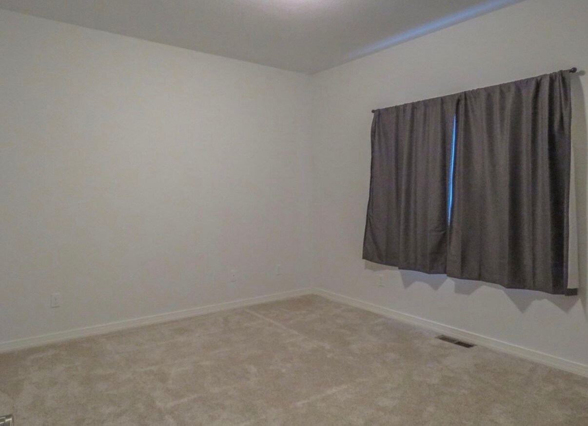 Building Photo - 758 Meadowlawn Pl