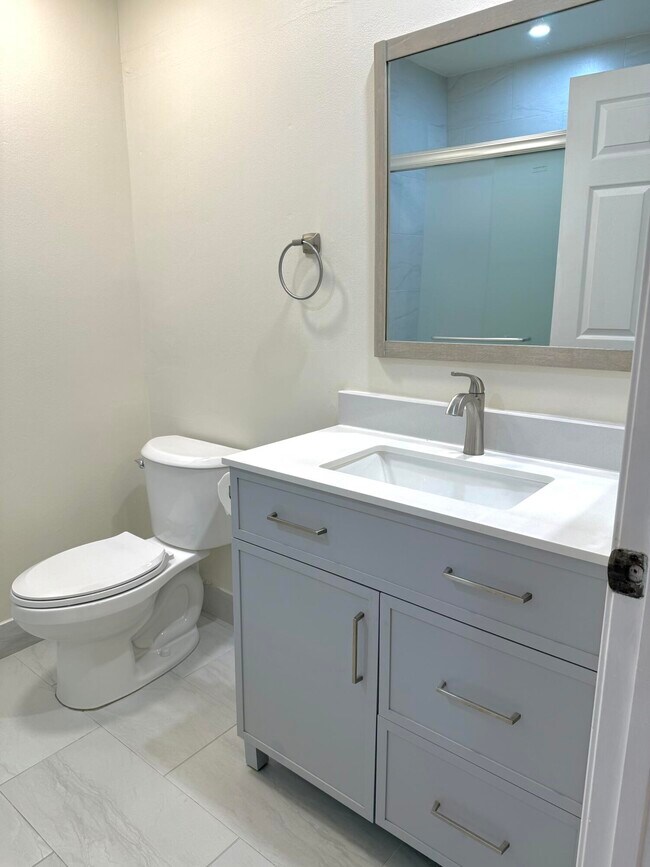 Building Photo - 18292 Clear Brook Cir