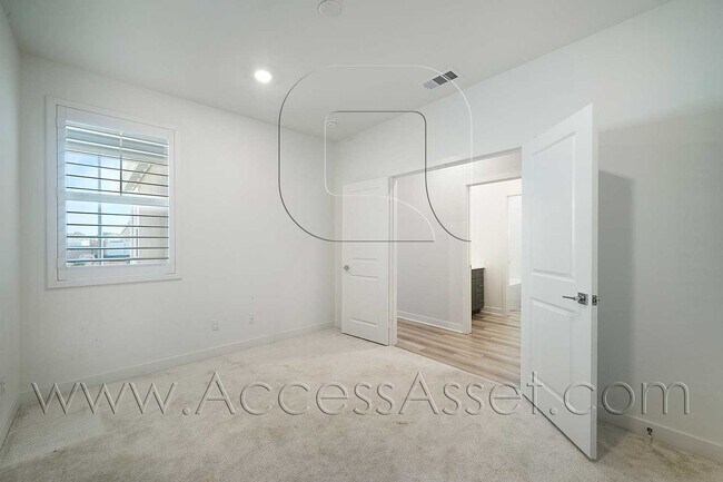 Building Photo - Spacious 4 Bed/3.5 Bath Gem Home In Menifee!