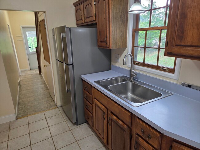 Building Photo - 313 Rinne St