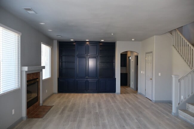 Building Photo - Spacious 5 Bedroom 3 Bath home in Harden Ranch