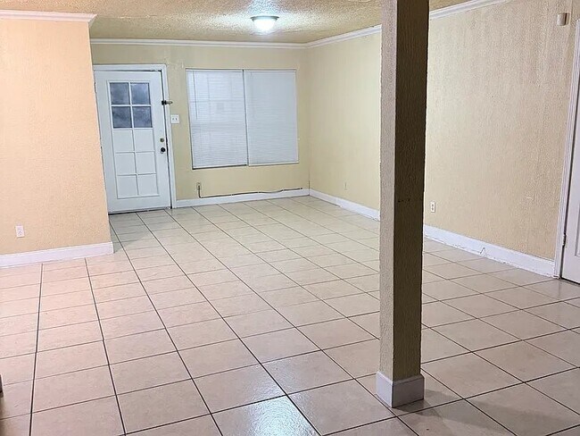 Building Photo - 1109 Wedgewood Cir