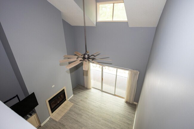 Building Photo - 1473 S Mariners Pointe