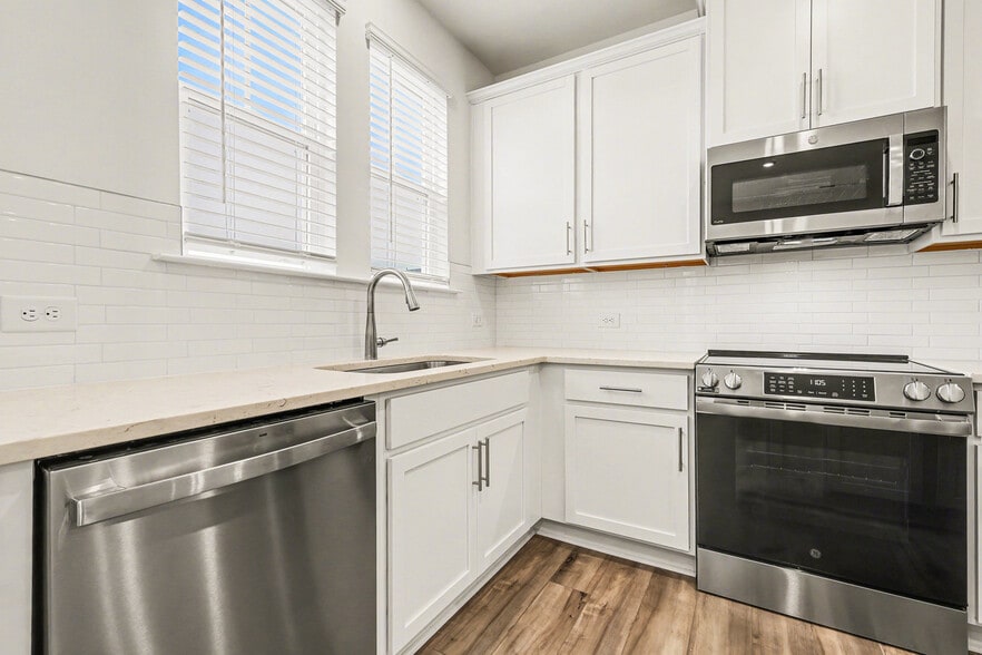 Building Photo - 2915 Herringbone Rd