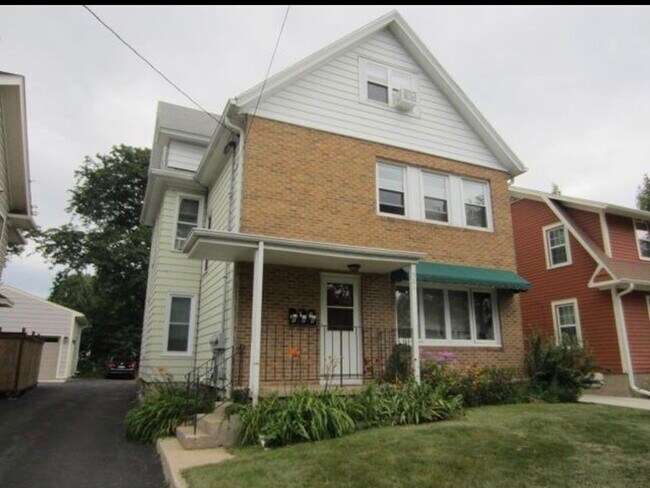 Building Photo - 521 Maple Ave
