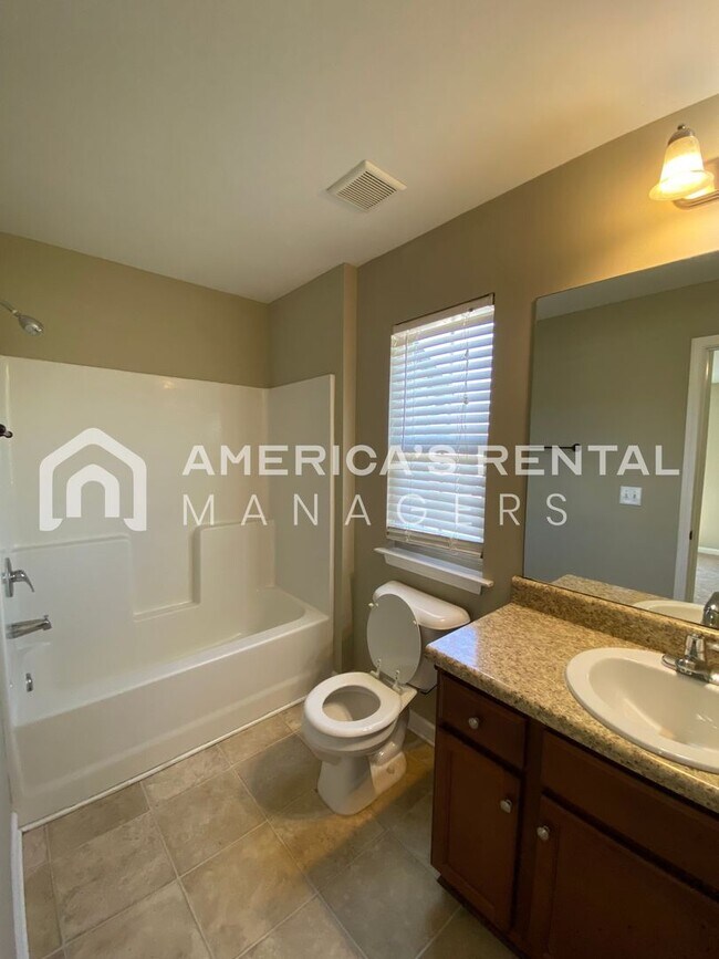 Building Photo - 129 The Heights Dr