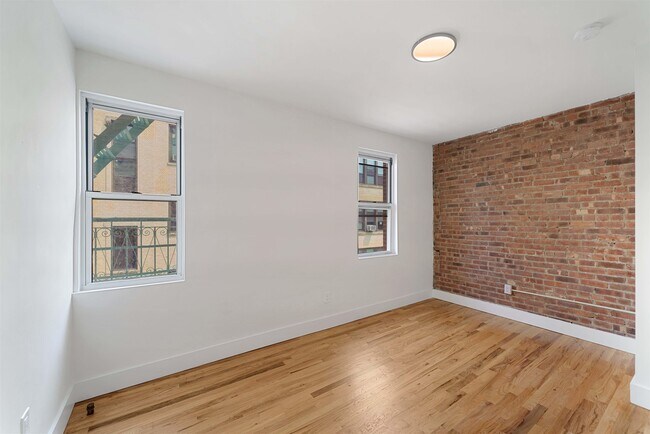 Building Photo - 163 3rd St