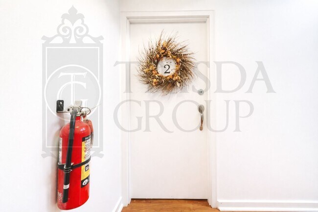 Building Photo - Avail June 1st! Renovated Crafton 2BR Apt, A/C, Private laundry/storage, Parking, Pets OK!