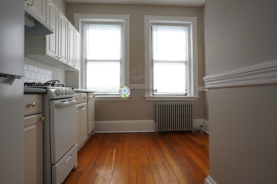 Building Photo - 56 Gardner St