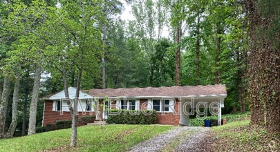 Building Photo - 325 Comet Dr