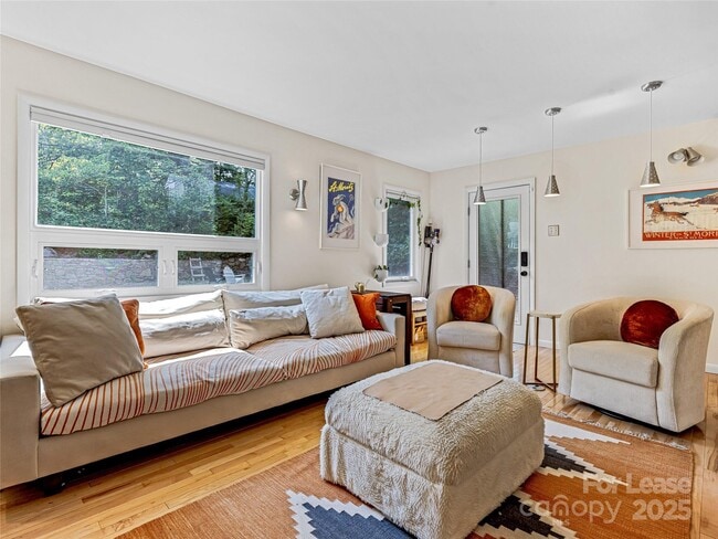 Building Photo - 44 Broadview Ave