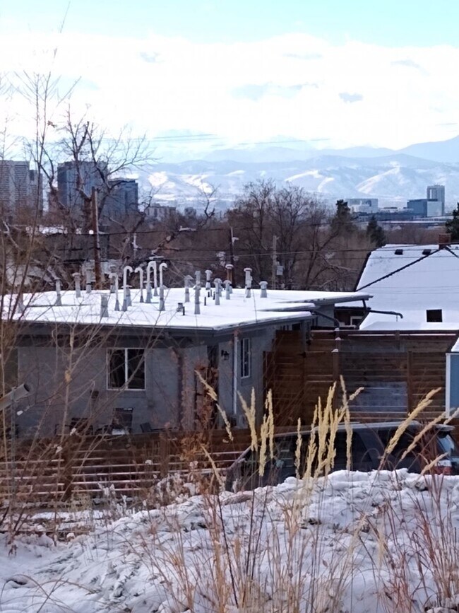 Building Photo - Mountain View 2 Bedroom 1 Bath Duplex on a Hill