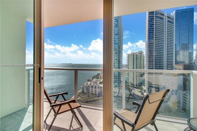 Building Photo - 1155 Brickell Bay Dr