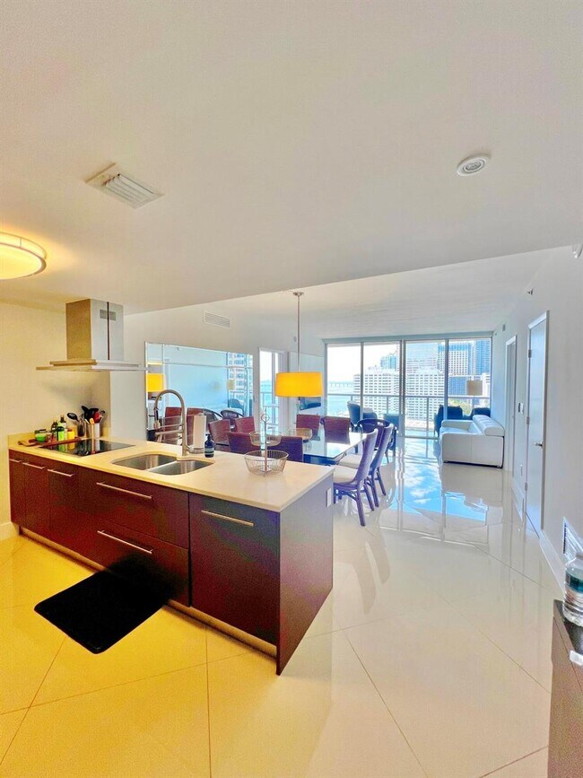 Building Photo - 495 Brickell Ave
