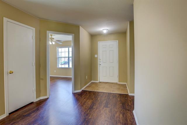 Building Photo - 7000 Sylvan Meadows Dr