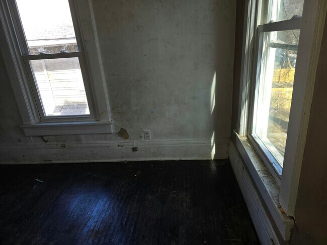 Building Photo - 1806 N Peoria Ave