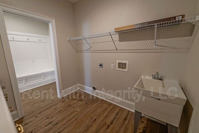 Building Photo - 3831 Arbor Dr