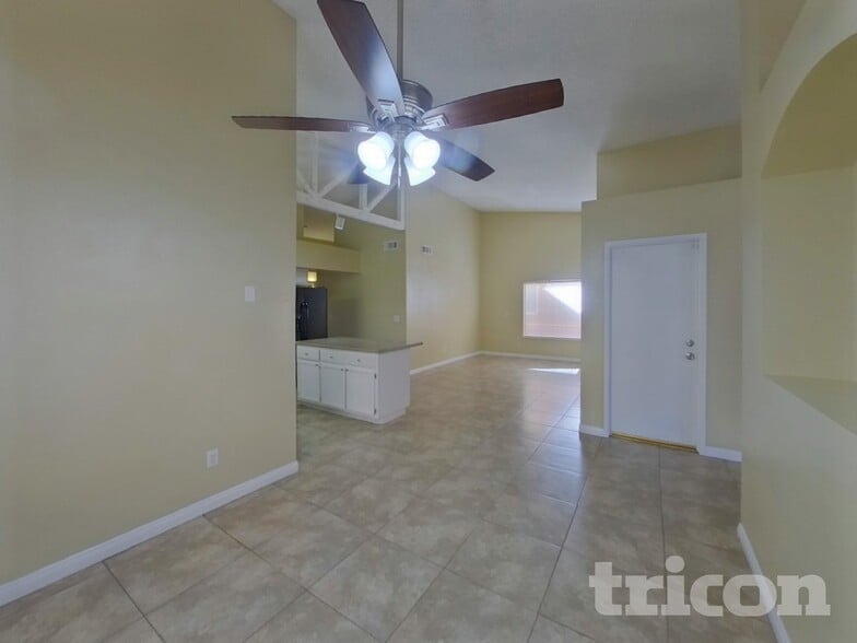 Building Photo - 2232 Ladue Dr