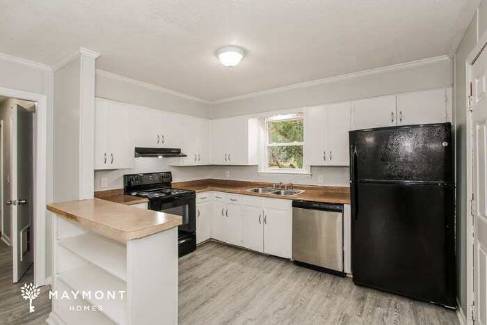 Building Photo - 1745 Bywood Dr