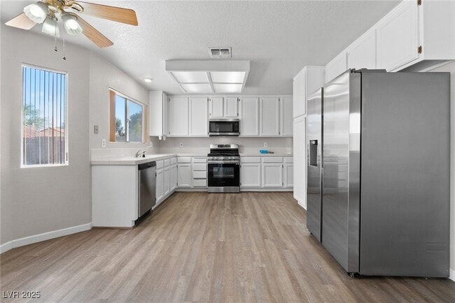 Building Photo - 497 Coco Palms Ave