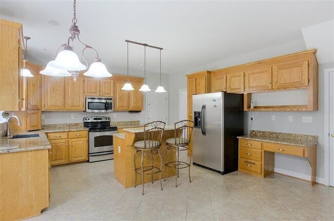 Building Photo - 613 Greyshire Dr