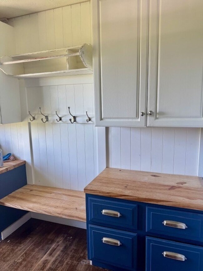Building Photo - Charming 3BR House in Madisonville